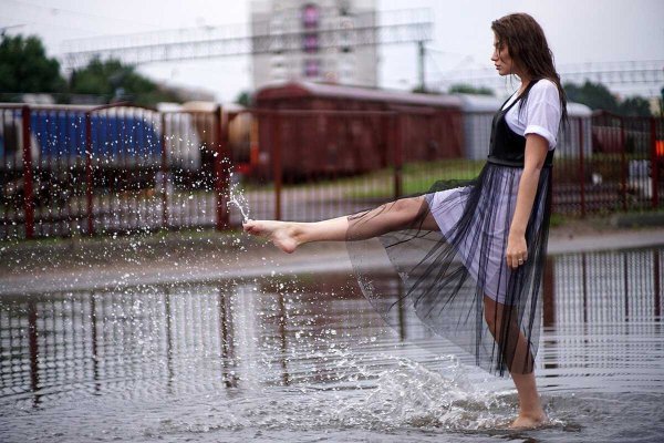 Девушка с зонтом