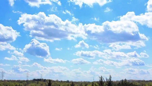 Весеннее небо с облаками