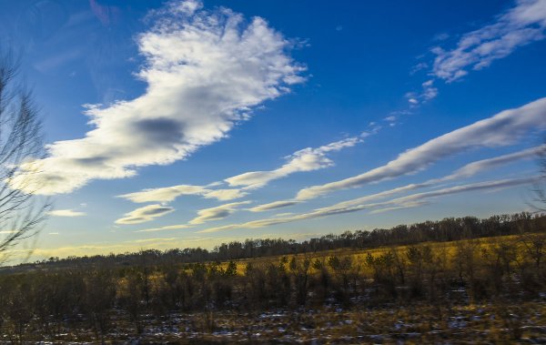 Весеннее небо с облаками