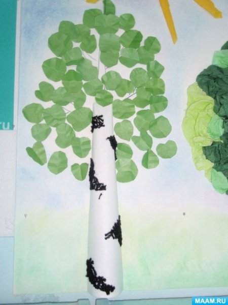 Весеннее дерево в детском саду