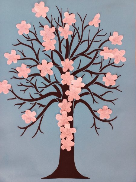 Весеннее дерево в детском саду