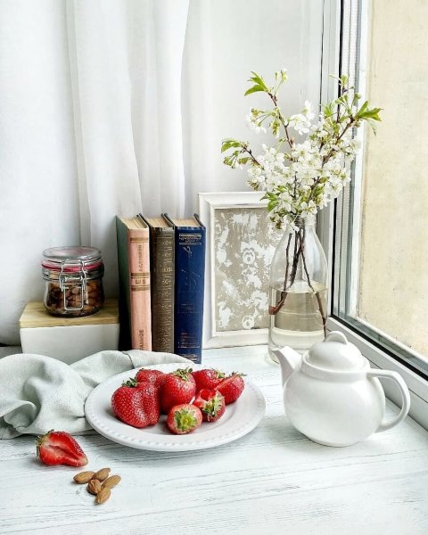 Натюрморт на подоконнике