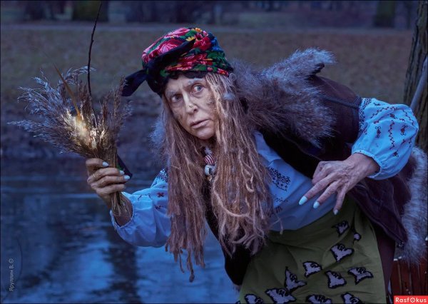 Баба Яга летает на ступе