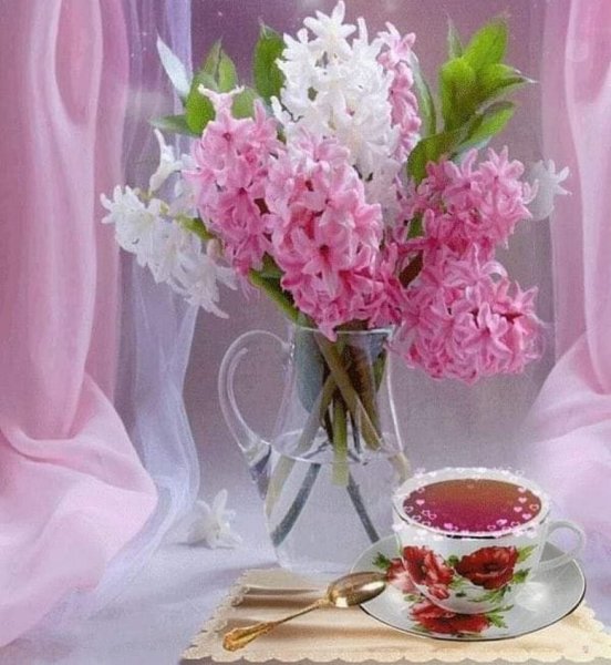 Весенние цветы в лейке