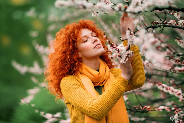 И рыжею девчонкой тёплою ото сна в озябший мир придёт Весна