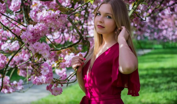 Весенний портрет девушки
