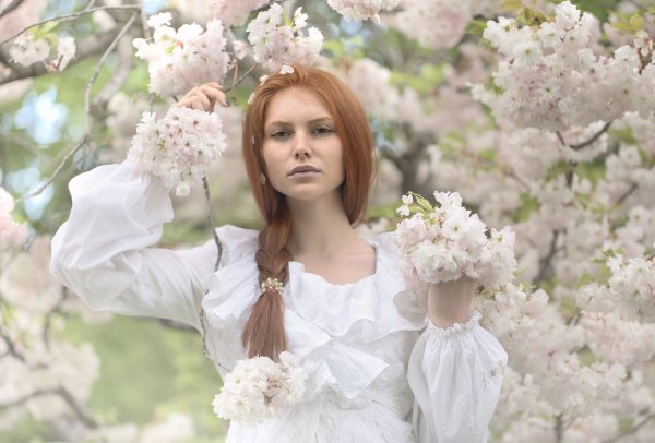 Весенняя девушка