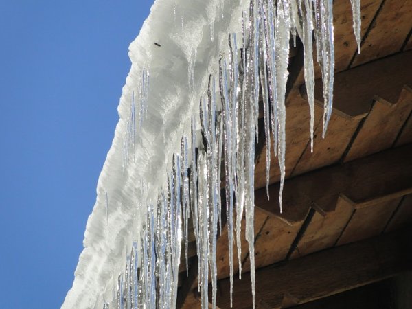 Сосульки весной