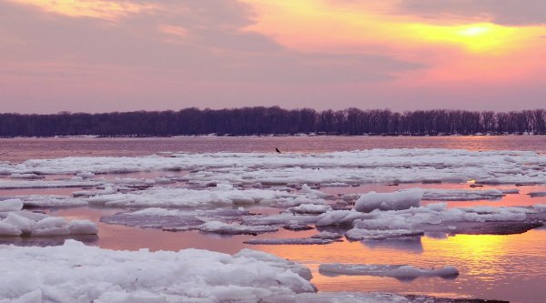 Река Печора весной ледоход