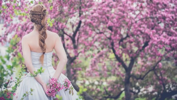 Девушка в цветах