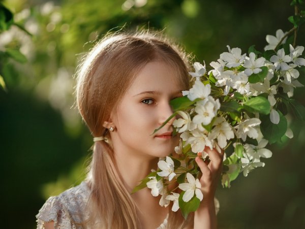 Красивые фото девушек на природе весной