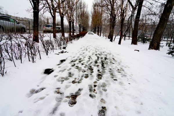 Зима весной вернулась