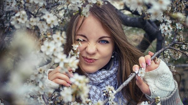 Весенняя девушка