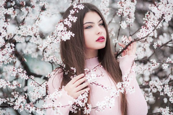 Фотосессия с цветами на улице