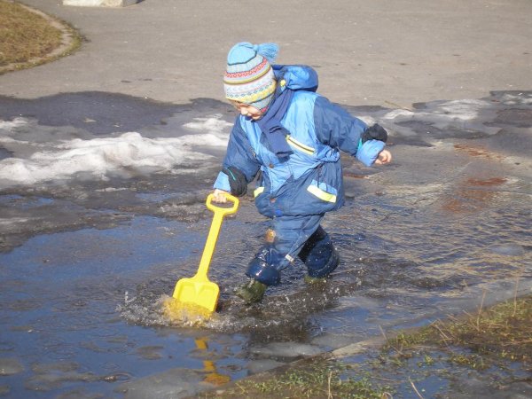 Весенние лужи