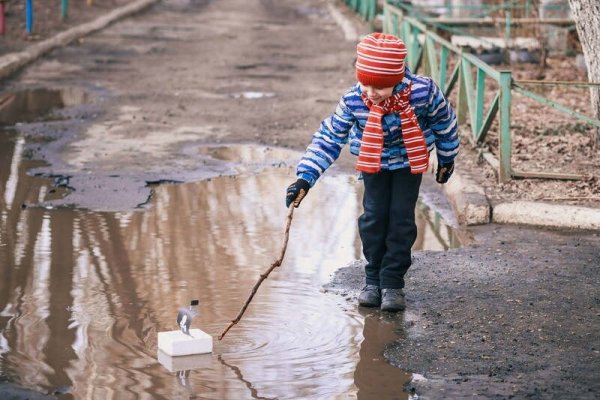 Таяние снега в городе