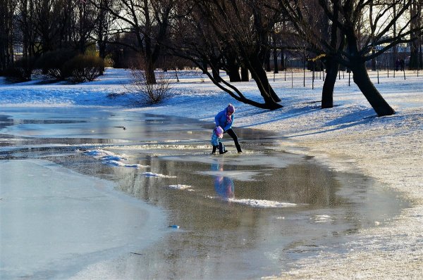 Дети на улице Весна