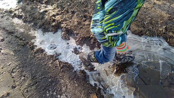 Весна грязь лужи