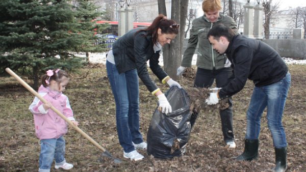 Уборка территории в саду