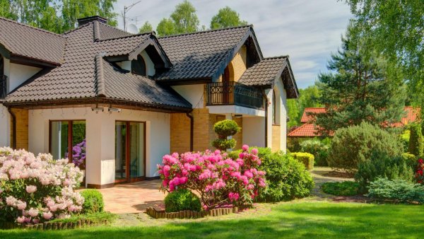 Красивый дом с участком