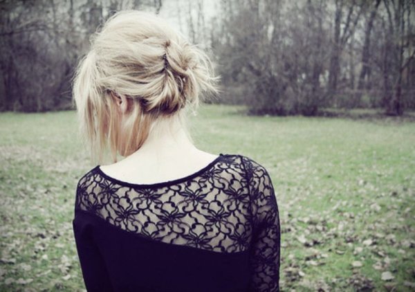 Блондинка не видно лица