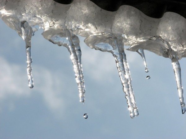 Сосульки весной