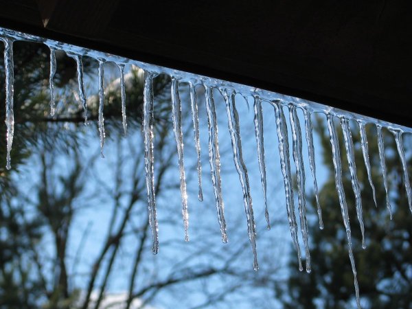 Сосульки весной