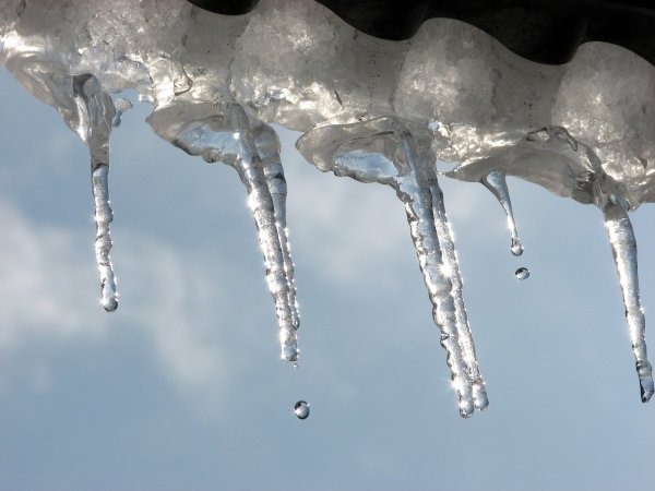 Сосульки весной