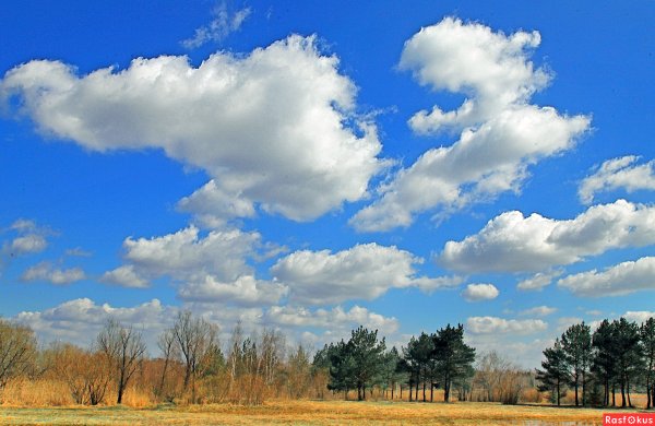 Кучевые облака осенью