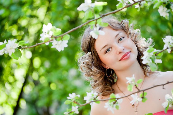 Счастливая женщина Весна