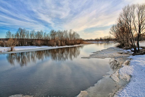 Весенний пейзаж с рекой