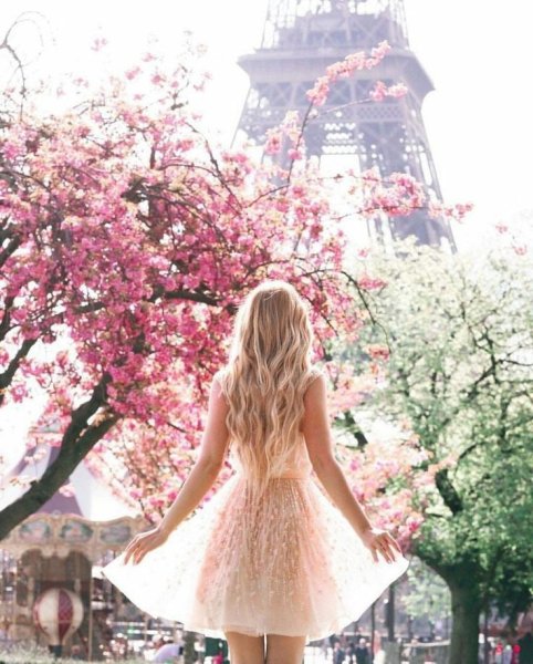 Девушка в цветах фэнтези