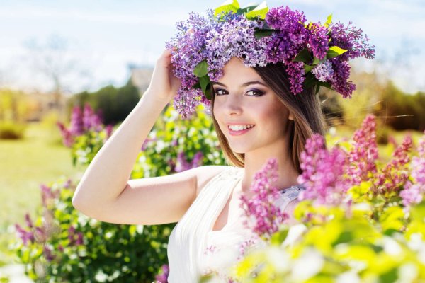 Позитивная девушка Весна