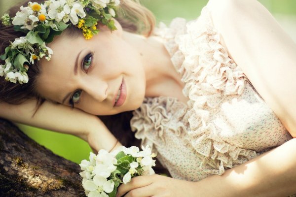 Девушка с цветами фэнтези