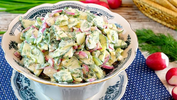 Салат весенний с редисом