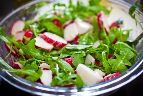 Салат с редиской