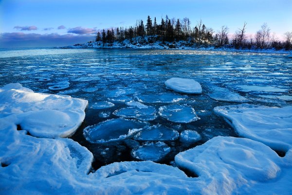 Вода озеро лед