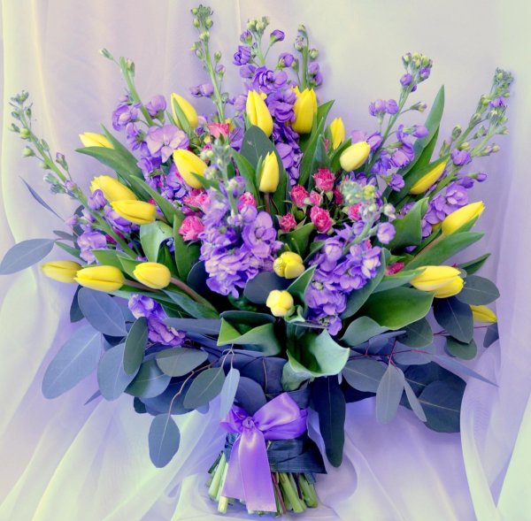 Весенний букет с гиацинтами