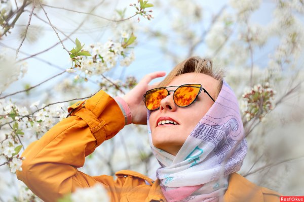 Фотосессия с цветущими деревьями дети