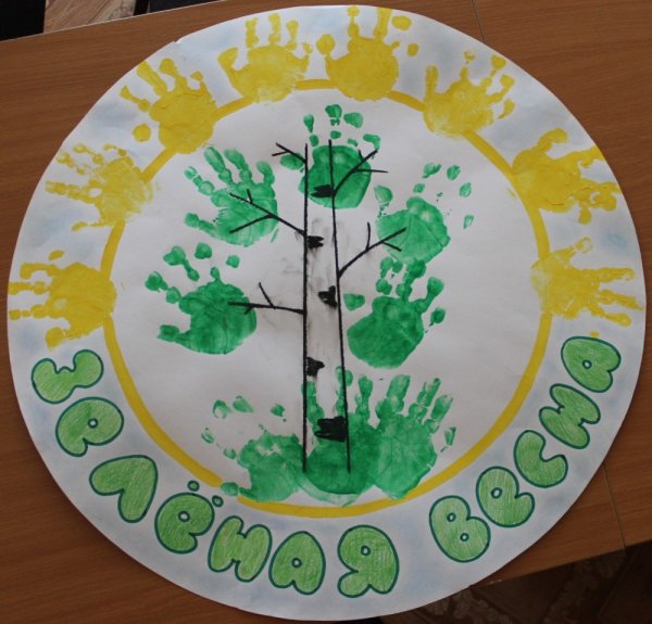 Лужайка с деревьями мультяшная