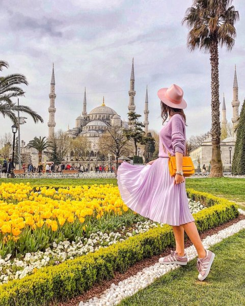 Цветущие деревья Корфу