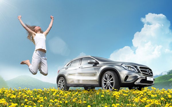 Машина на фоне осени