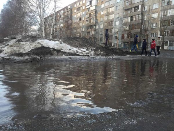 Весна в России город