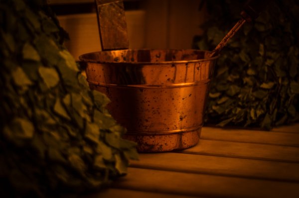 Баня на дровах с берёзовыми вениками