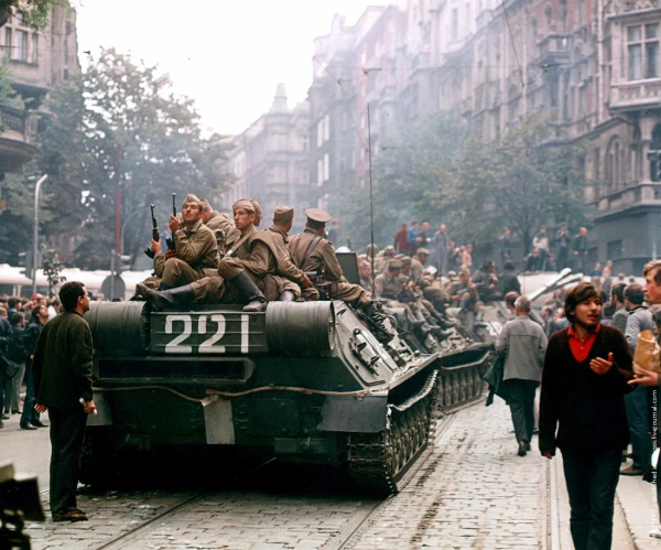 Советские войска в Праге Чехословакия 1968