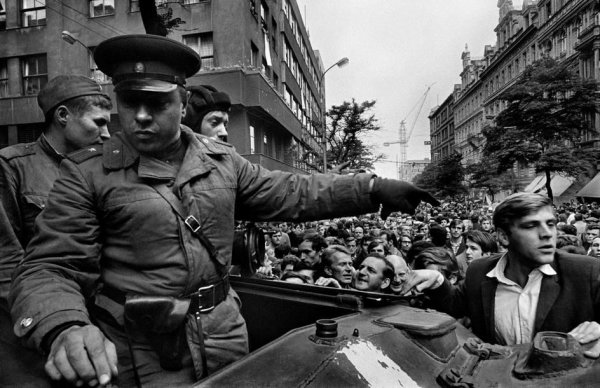 Советские войска в Праге Чехословакия 1968