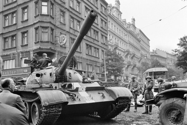 Советские танки в Праге 1968