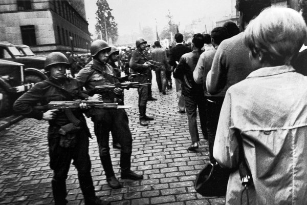 Советские войска в Праге Чехословакия 1968