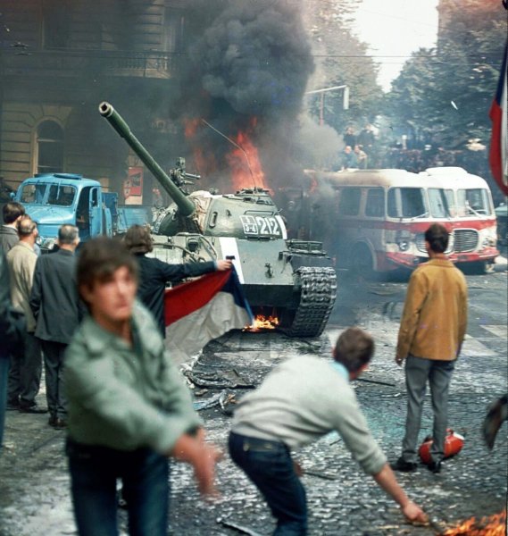 Советские войска в Праге Чехословакия 1968