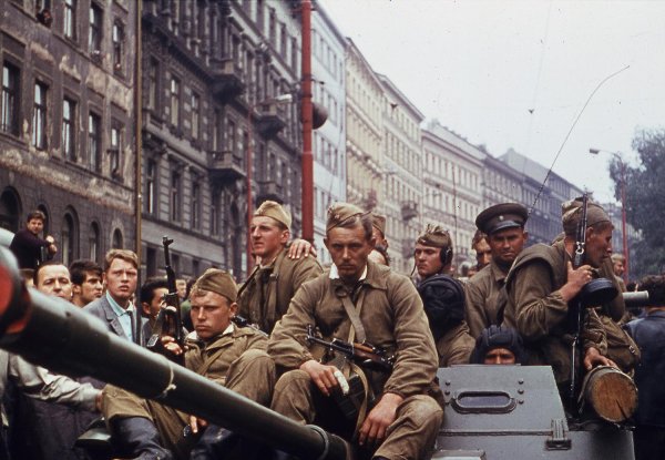 Советские войска в Праге Чехословакия 1968